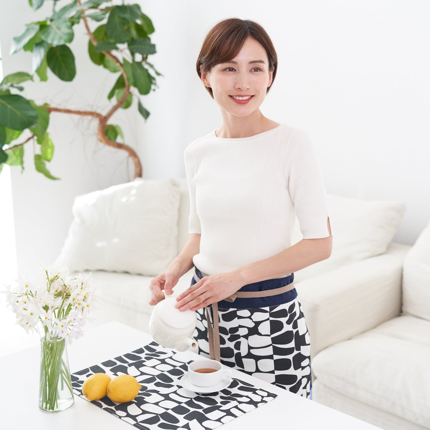 サロンエプロン │ フラットモノクロームフロー柄